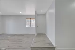 Photo #1: 2555829 Listing