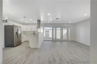 Photo #4: 2555829 Listing