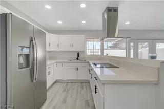 Photo #5: 2555829 Listing