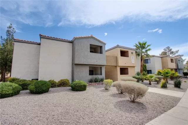 MLS: 2555837 Condo For Sale