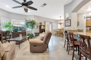 Photo #3: 2555860 Listing