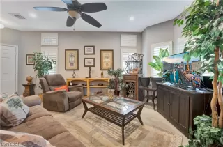 Photo #6: 2555860 Listing