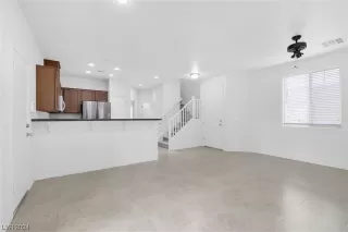 Photo #2: 2555861 Listing