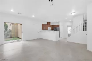 Photo #3: 2555861 Listing