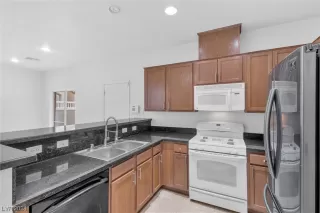 Photo #5: 2555861 Listing