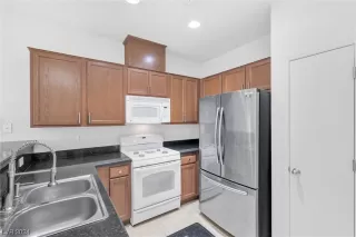 Photo #6: 2555861 Listing