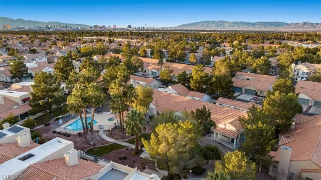 MLS: 2555865 Condo For Sale