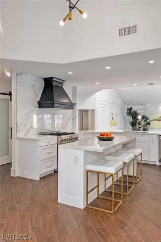 Photo #6: 2555911 Listing