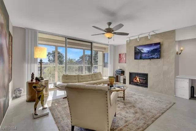 MLS: 2555914 Condo For Sale