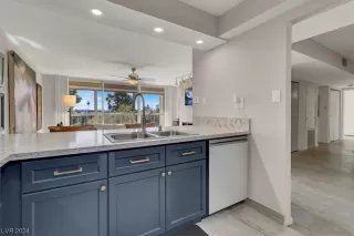 Photo #5: 2555914 Listing