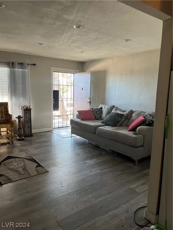 MLS: 2555918 Condo For Sale