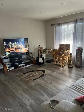 Photo #1: 2555918 Listing