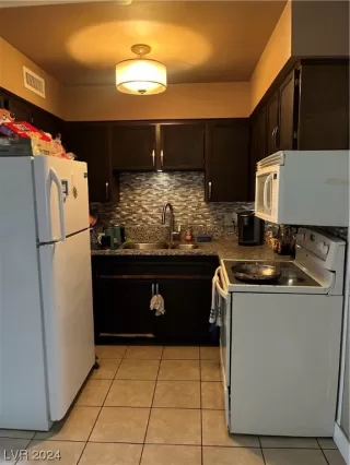 Photo #2: 2555918 Listing