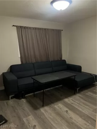 Photo #4: 2555918 Listing