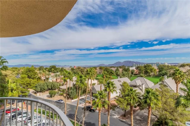 MLS: 2555927 Condo For Sale