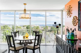 Photo #6: 2555927 Listing