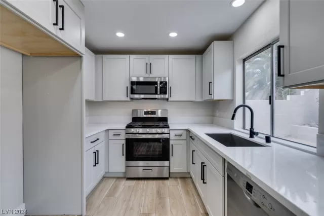 MLS: 2555935 Condo For Sale