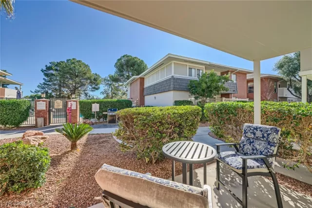 MLS: 2555961 Condo For Sale