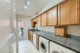 Photo #5: 2555961 Listing 