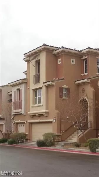 MLS: 2555973 Condo For Sale