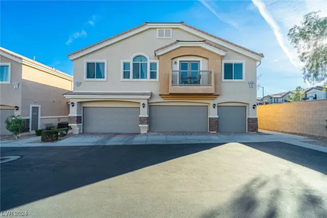 MLS: 2555985 Condo For Sale