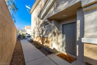 Photo #2: 2555985 Listing