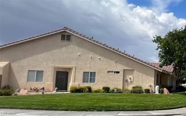 MLS: 2555996 Condo For Sale