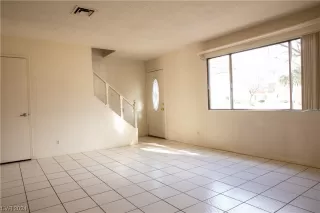 Photo #3: 2555998 Listing