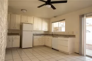 Photo #4: 2555998 Listing