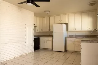 Photo #5: 2555998 Listing