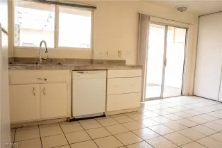 Photo #6: 2555998 Listing