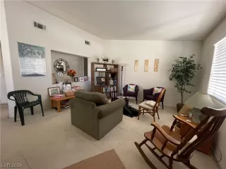 Photo #4: 2556032 Listing