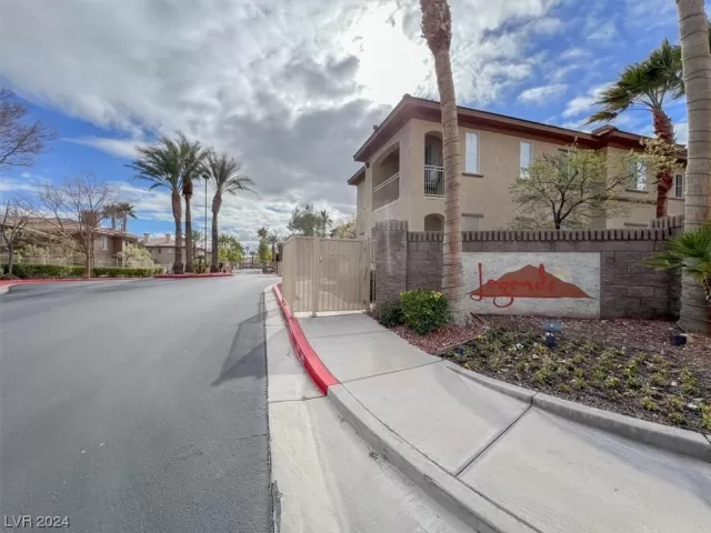 MLS: 2556033 Condo For Sale