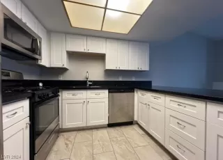 Photo #2: 2556075 Listing 