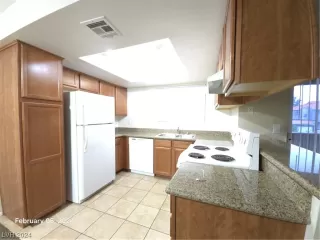 Photo #4: 2556081 Listing 