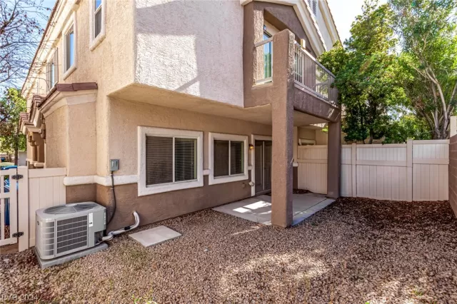 MLS: 2556094 Condo For Sale