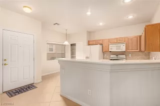 Photo #5: 2556094 Listing