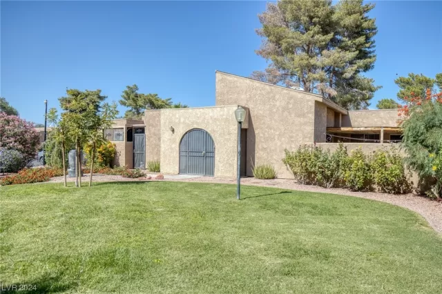 MLS: 2556096 Condo For Sale