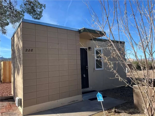 MLS: 2556100 Condo For Sale