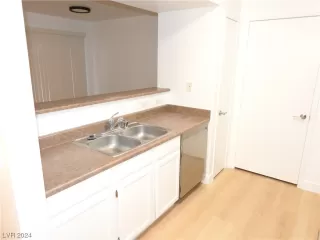 Photo #2: 2556114 Listing 