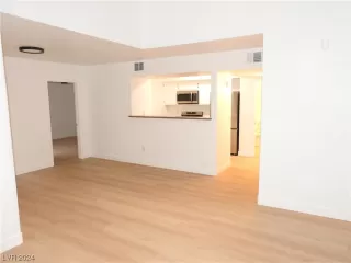 Photo #5: 2556114 Listing 