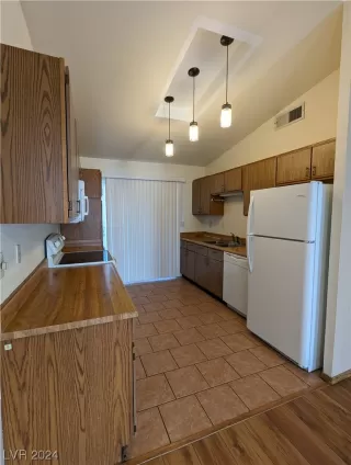 Photo #4: 2556118 Listing 