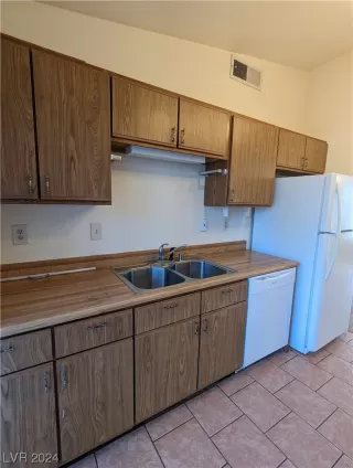 Photo #5: 2556118 Listing 