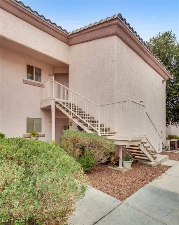 MLS: 2556162 Condo For Sale