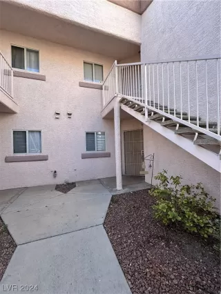 Photo #1: 2556219 Listing 