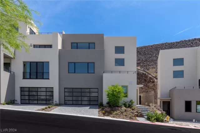 MLS: 2556247 Condo For Sale