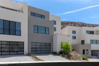 Photo #1: 2556247 Listing 