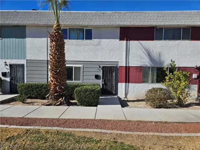 MLS: 2556260 Condo For Sale