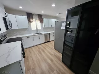 Photo #4: 2556260 Listing 