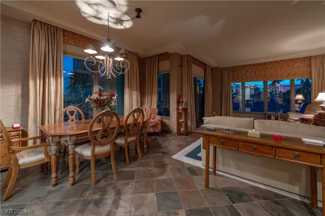 MLS: 2556286 Condo For Sale